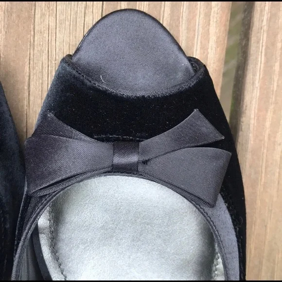 Ann Taylor Black Velvet Peep Toe Heels - Like New! - Picture 5 of 5